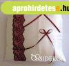 Gy�r�p�rna bord� csipk�vel �s szalaggal d�sz�tve