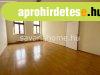 Belvrosi iroda kiad, patins pletben, kzponti helyen - 