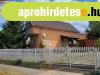 Hajdsmsonban, 82 m2-es, 3 szobs, csaldi hz, 32 m2-es k
