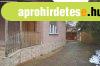 jszsz kzpontjban hrom szobs csaldi hz garzzsal elad