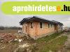 j pts csaldi hz Ltrnyban elad!